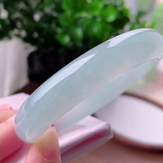 晴水底正圈手镯